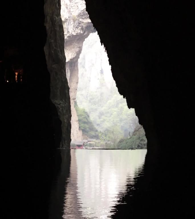 贵州织金大峡谷山洞河流