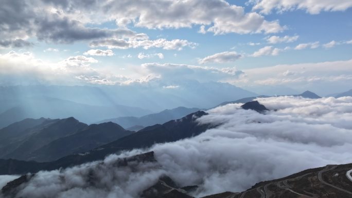 航拍西藏牛背山云海大山晚霞云星空日出自然