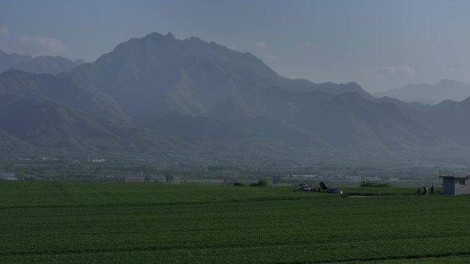 航拍西安市秦岭长安县中江兆村麦田旅行塬野