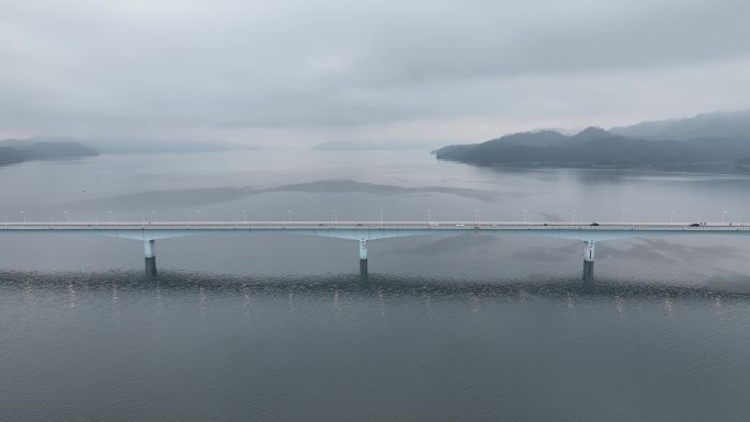 4K-Log-航拍千岛湖薄雾，上江埠大桥