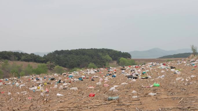 耕地垃圾遍地环境污染