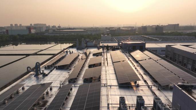 厂房屋顶太阳能光伏发电站航拍