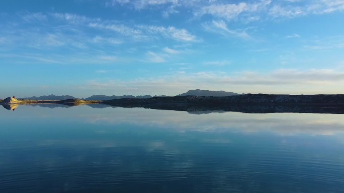 湖泊 湖面镜面倒影 群山 大自然 翡翠湖