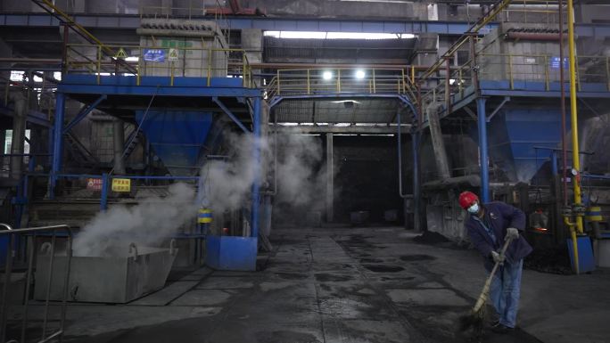 锡矿石冶炼工厂提炼熔炉冶炼锑锭