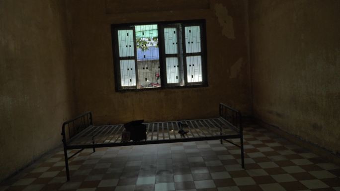 柬埔寨金边红色高棉吐斯廉屠杀博物馆室内床