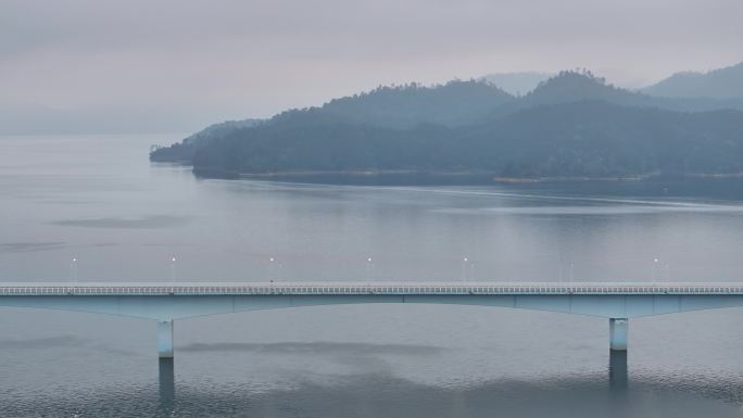 4K-Log-航拍千岛湖薄雾，上江埠大桥