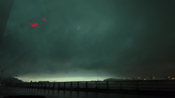 【4k】深圳暴雨来袭汽车在高速上行驶