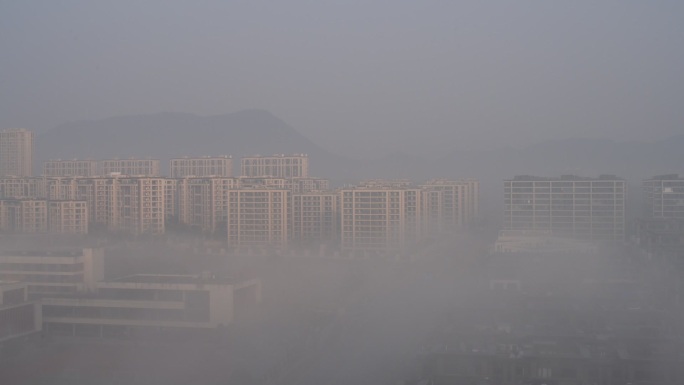 晨雾中的大楼