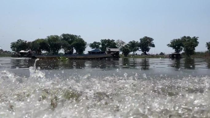 东南亚柬埔寨洞里萨湖水上村庄贫民窟