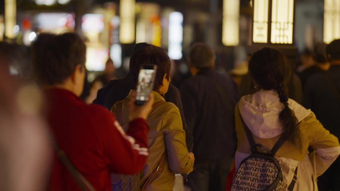 4K热闹老街山塘街夜景人流逛街驻唱歌手