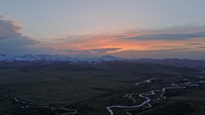 甘南碌曲草原雪山河流落日夕阳航拍