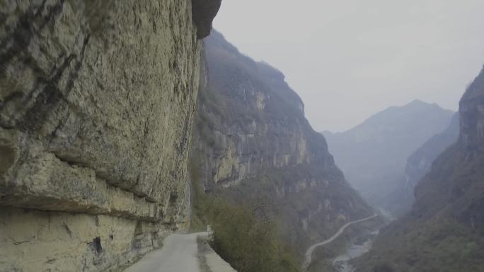 悬崖峭壁上的公路航拍 挂壁公路 山路