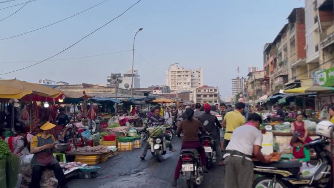 东南亚柬埔寨首都金边早上繁忙的俄罗斯市场
