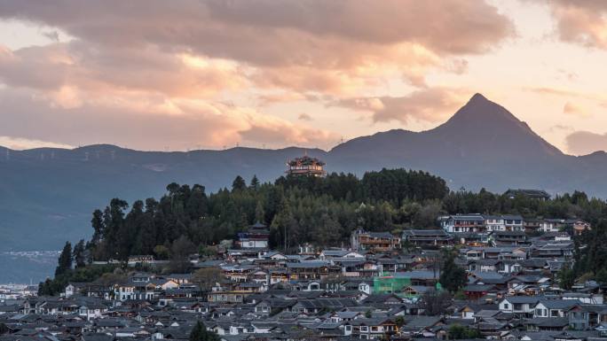 丽江古城狮子山万古楼日转夜