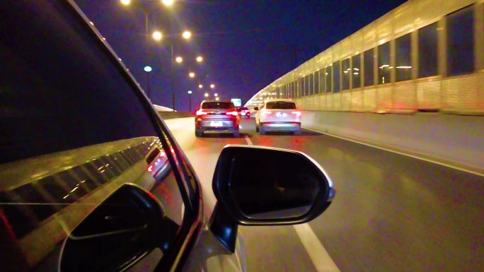 城市夜晚汽车在马路行驶夜景视频素材90