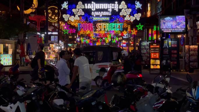 东南亚柬埔寨暹粒夜晚霓虹酒吧街夜生活