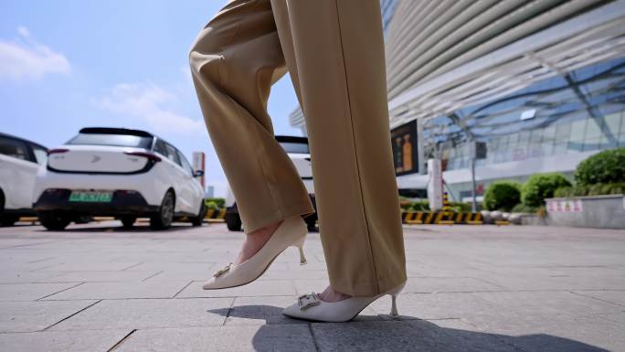 商务女士行走脚步、背影 城市商务美好生活