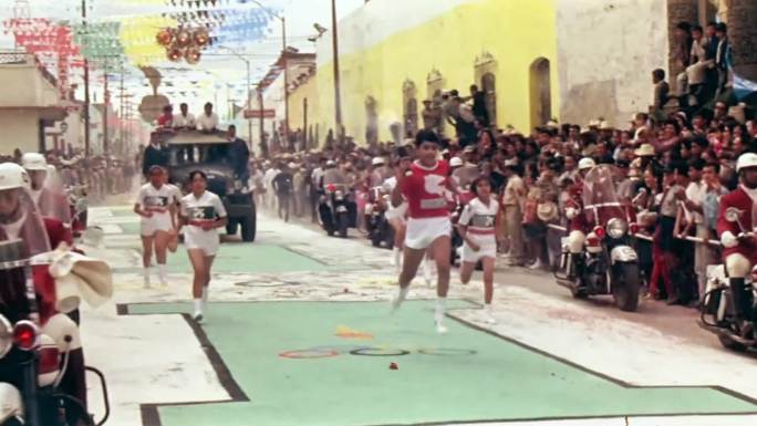 1968年 奥运圣火  第一位女火炬手