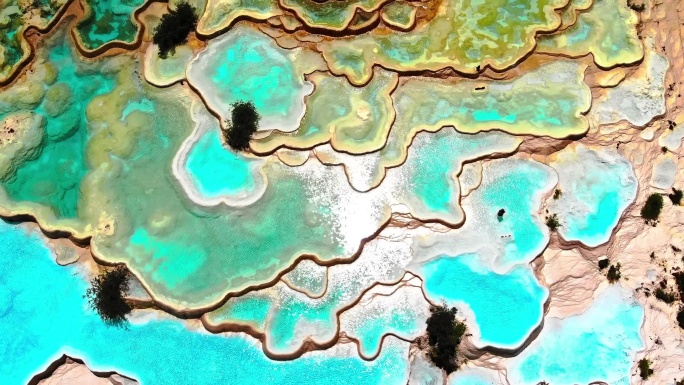 航拍四川黄龙五彩池