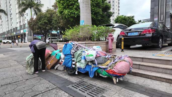 城市拾荒老人 农村老人 废物利用 环保