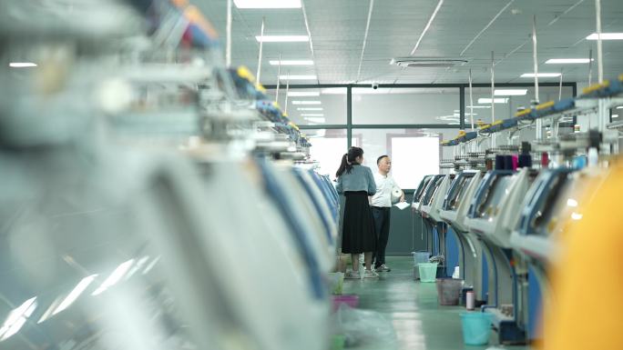 羊绒服装厂生产车间针织机