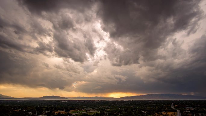 狂风暴雨前夕电闪雷鸣乌云翻滚暴风雨4K