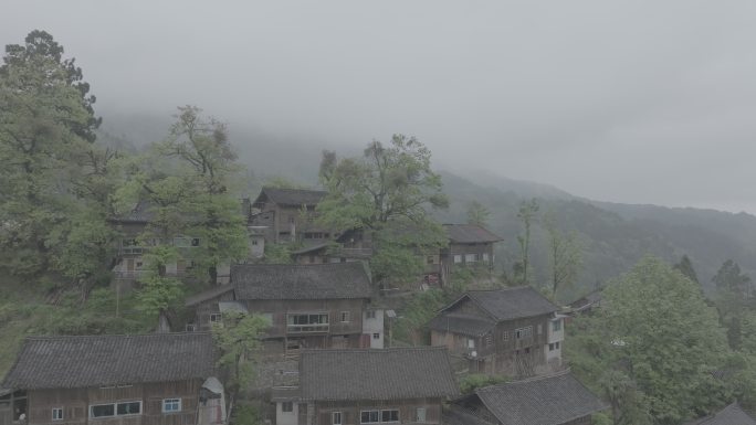 高山 村庄 木房子 木结构房子 苗寨