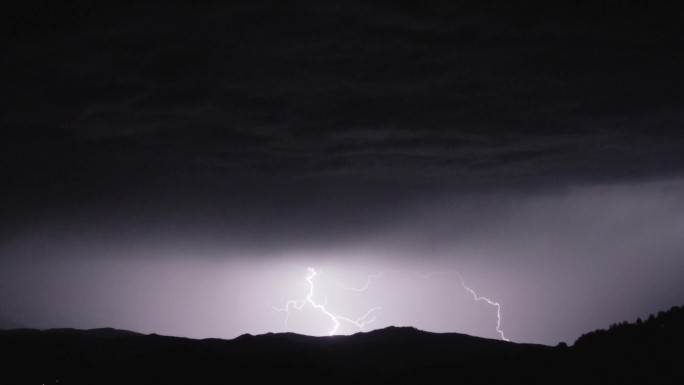 狂风暴雨前夕电闪雷鸣乌云翻滚暴风雨4K