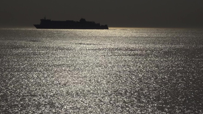 海滩海浪海平线逆光海面