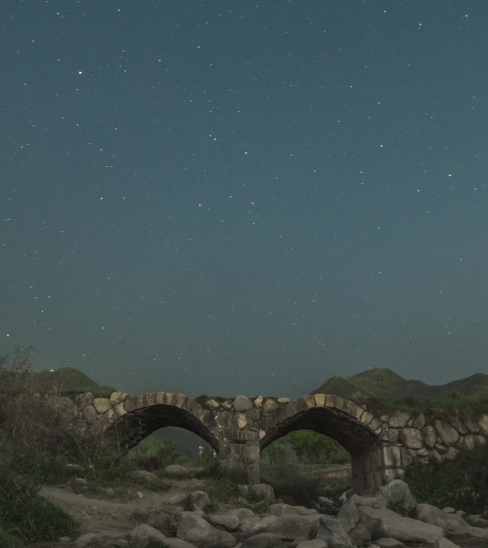 西安豆角村星空星轨延时摄影3竖向