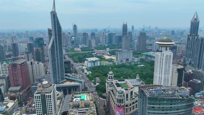 上海市黄浦区外滩南京东路上海世茂广场人民