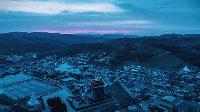 合作市米拉日巴佛阁夜景