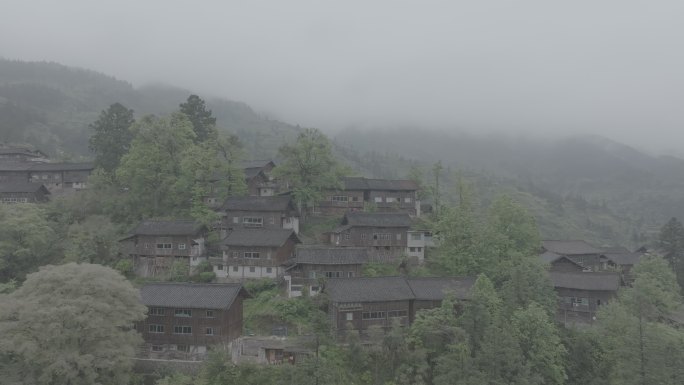 高山 村庄 木房子 木结构房子 苗寨