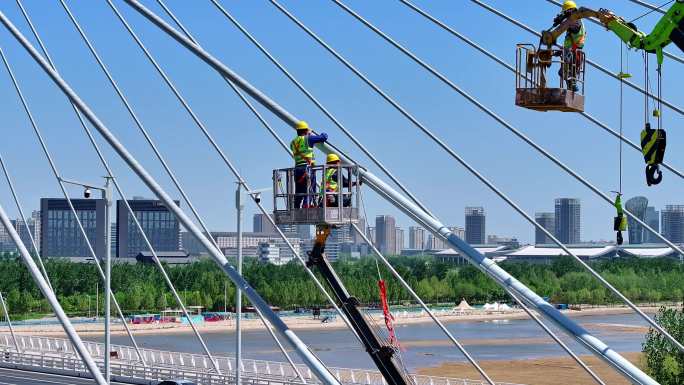 大桥维修检测高空作业