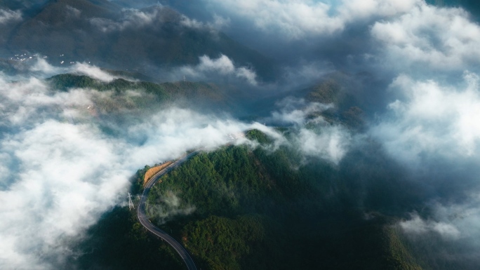 云雾公路壮美山河输变电工程高压线路云海