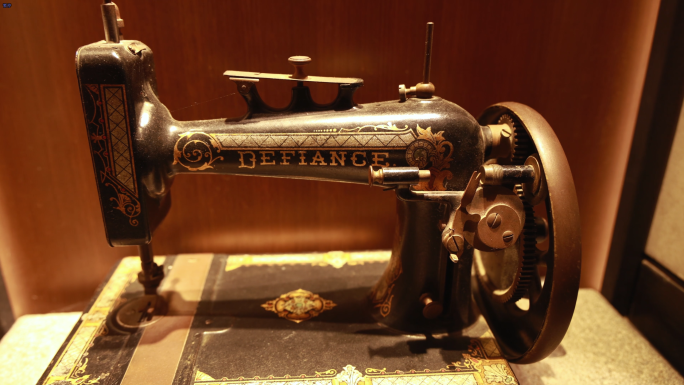 缝纫机 博物馆里的手摇缝纫机