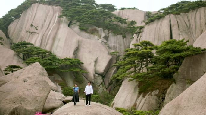 恋爱旅游相亲情侣山顶登山天柱山爱情约会