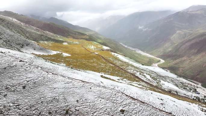 新疆张掖丹霞大峡谷草原天山雪山山脊合集4