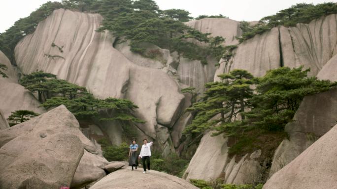 恋爱旅游相亲情侣山顶登山天柱山爱情约会