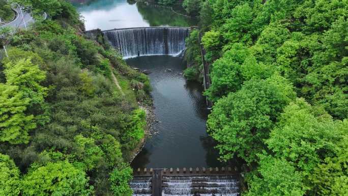 山谷瀑布水流山泉水峡谷