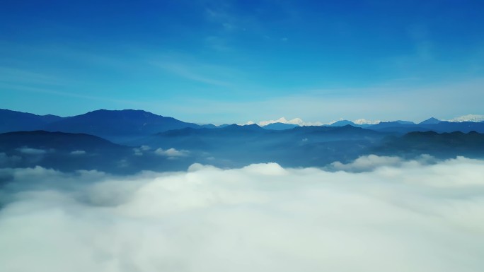 云海连绵起伏层峦叠嶂大山贡嘎雪山水墨画