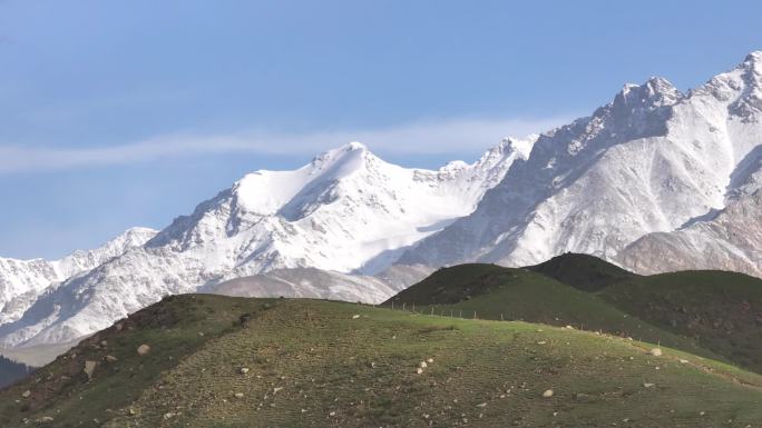 新疆张掖丹霞大峡谷草原天山雪山山脊合集