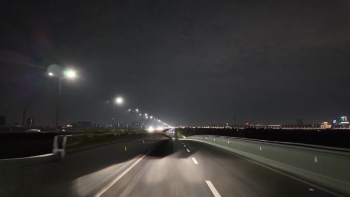 城市夜晚夜景开车第一视角汽车窗外沿途风景