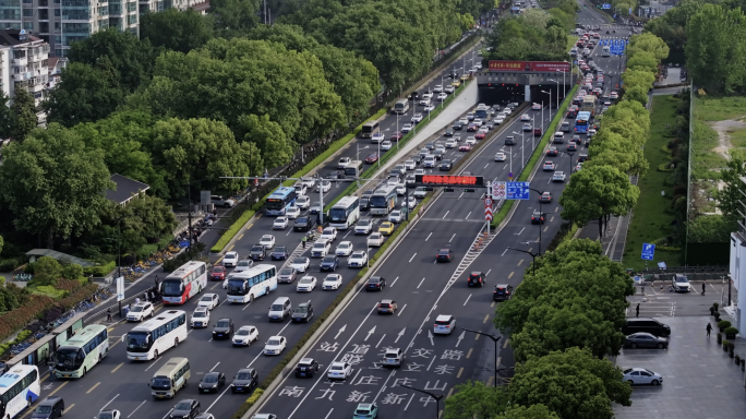 城市车流车水马龙十字路口航拍