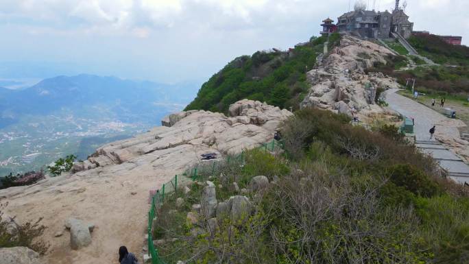 4k泰山五岳独尊玉皇顶航拍斜飞穿越