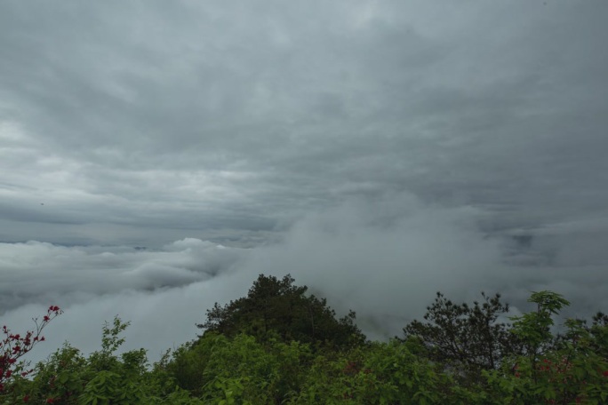 风雨欲来云海延时