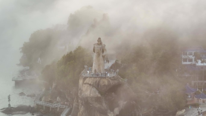 平流雾下的郑成功雕像4K航拍