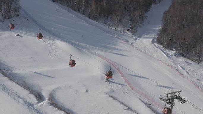 冬季滑雪场航拍缆车镜头