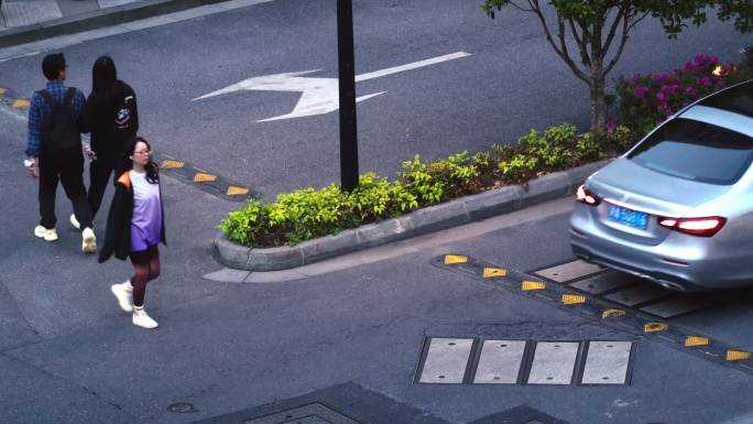 上海上下班马路车流人流骑行长镜头