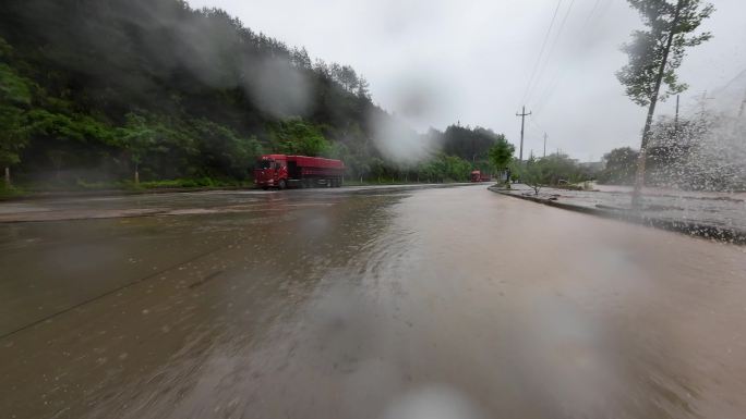 雨天行车第一视角